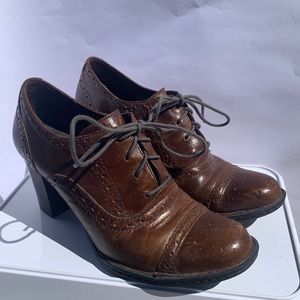 Born High Heeled Oxfords Vintage Look Sz 8 / 39